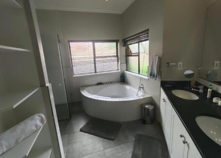Pecanwood Estate Luxury Villa 5 Bedrooms With Pool Hartbeespoort Exterior foto